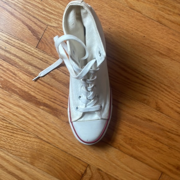 Red white and blue sneaks with a wedge heal got size 10 but fit more like 9.5 - Picture 2 of 6